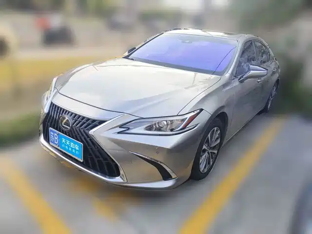 Lexus ES 2022 300h Excellence Edition — фото 1