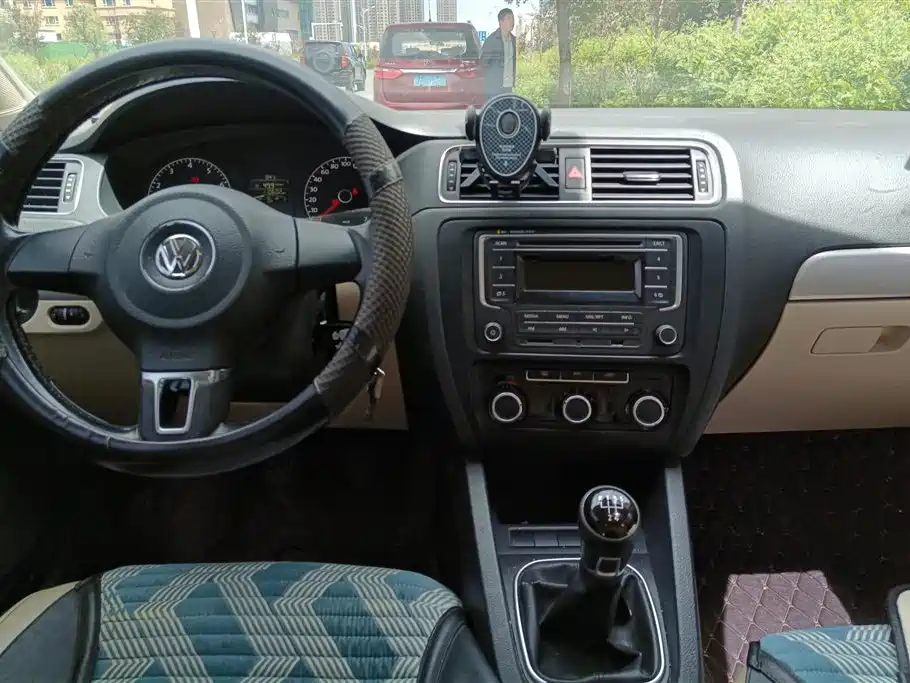 Volkswagen Sagitar 2014 1.6L Manual Comfort фото 12