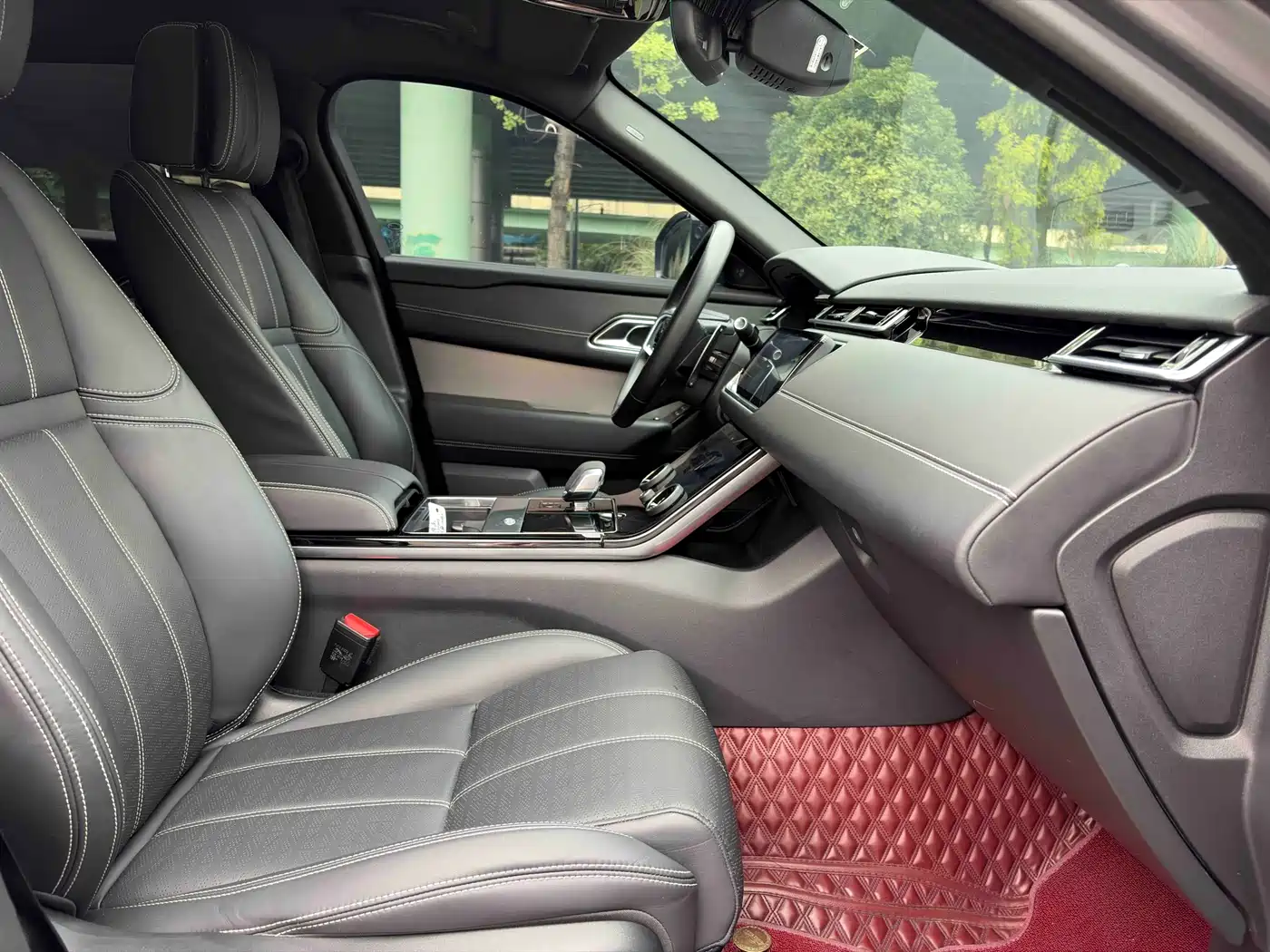 Land Rover Range Rover Velar 2023 250PS Gloss Black Collector's Edition фото 15