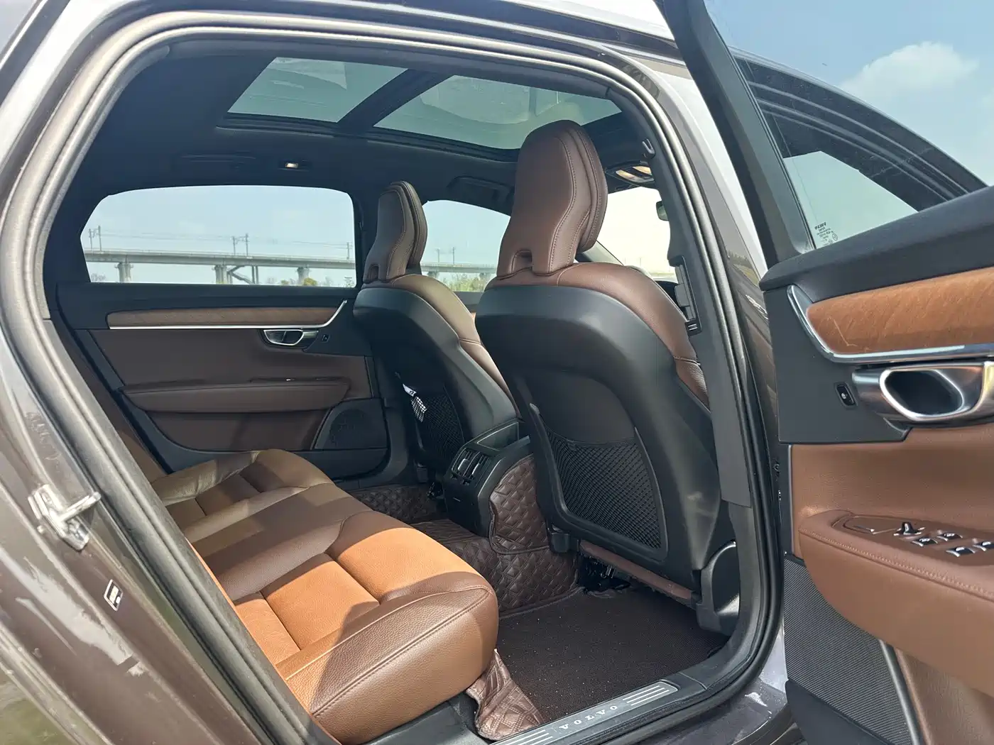 Фото 14 - Volvo S90