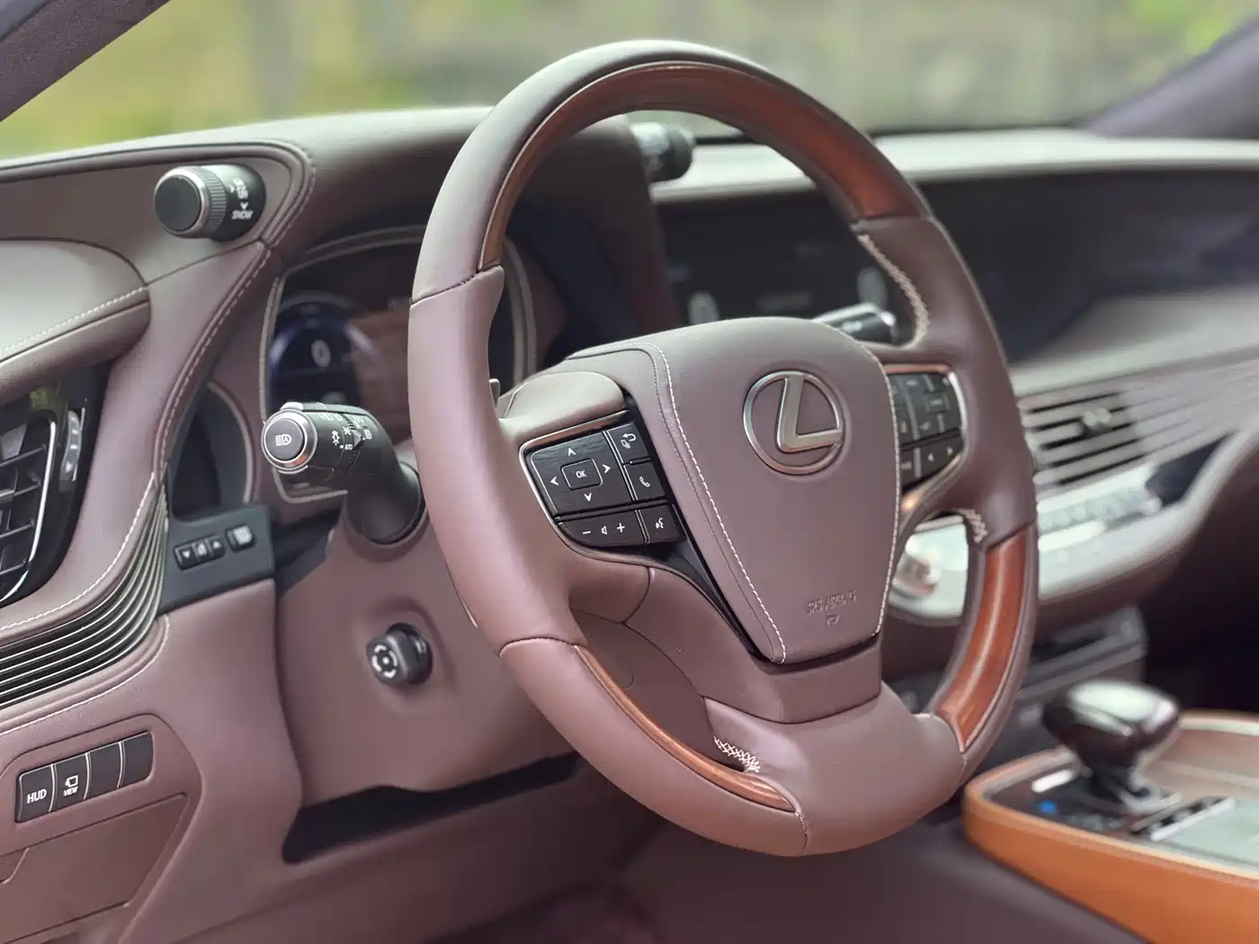 Lexus LS 2018 500h Executive Edition China V фото 19