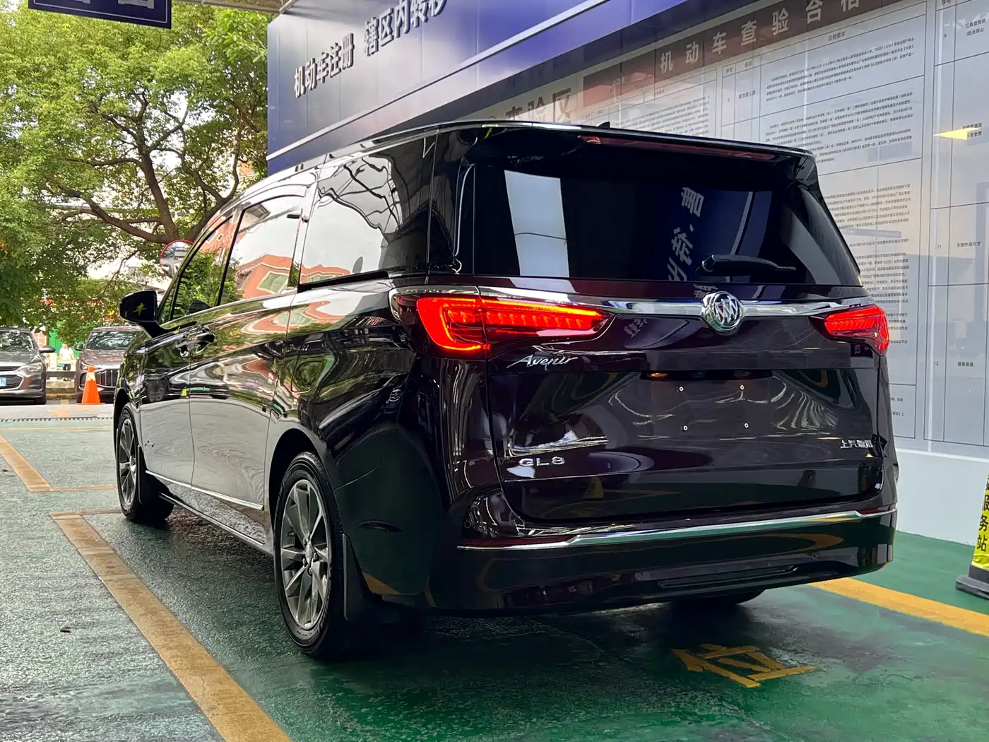 Buick GL8 2021 Avenir Aivia 7-Seater Family Edition фото 5