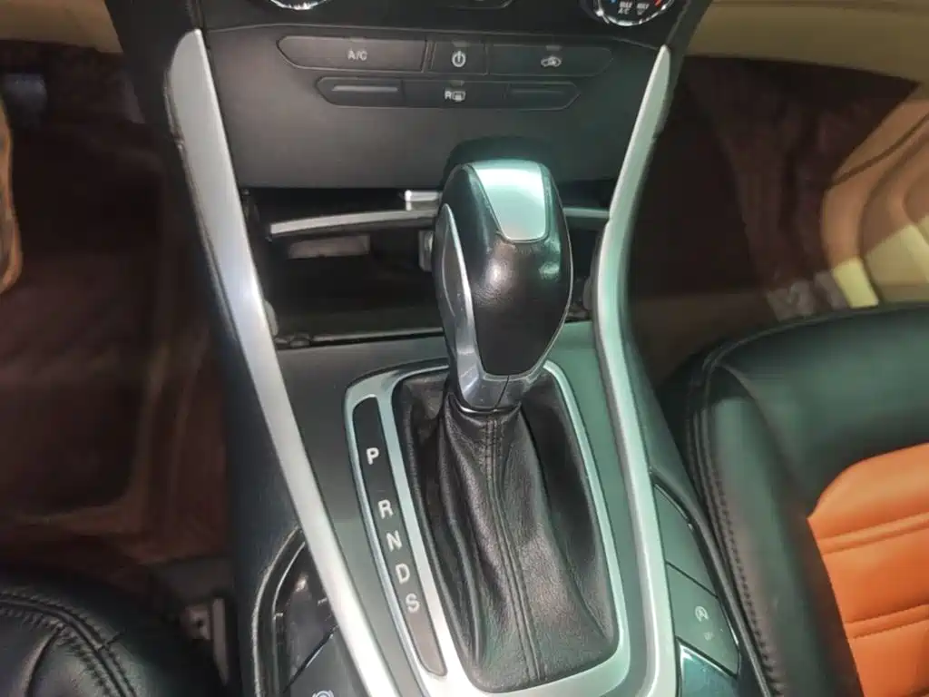 Фото 14 - Ford Edge