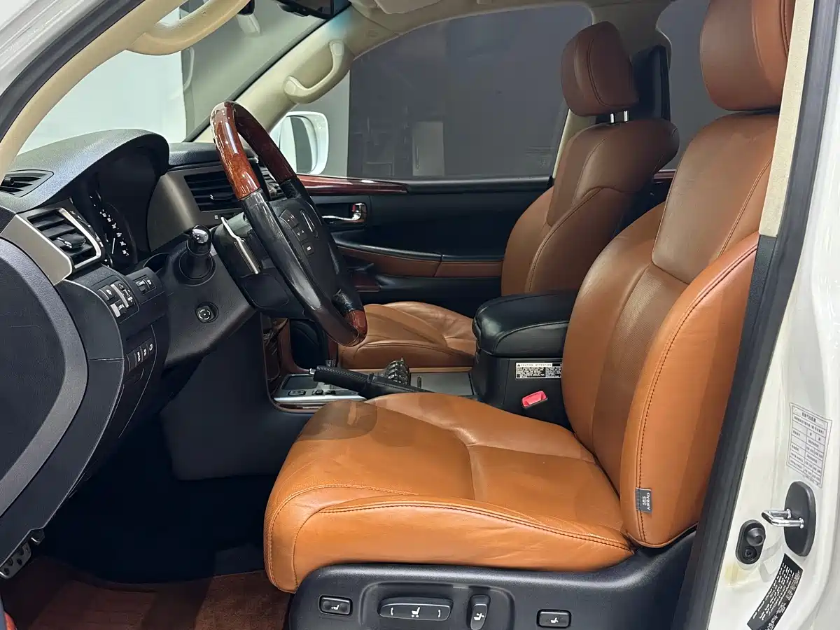 Lexus LX фото 10