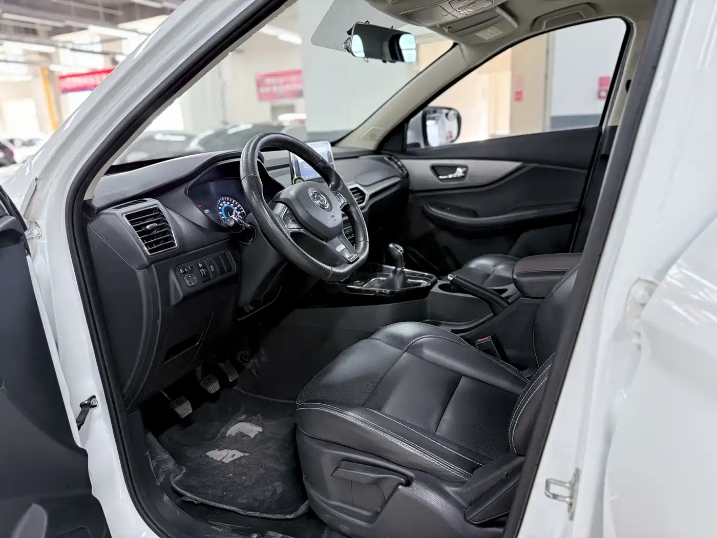 صورة 4 - Dongfeng Fengguang Fengguang S560
