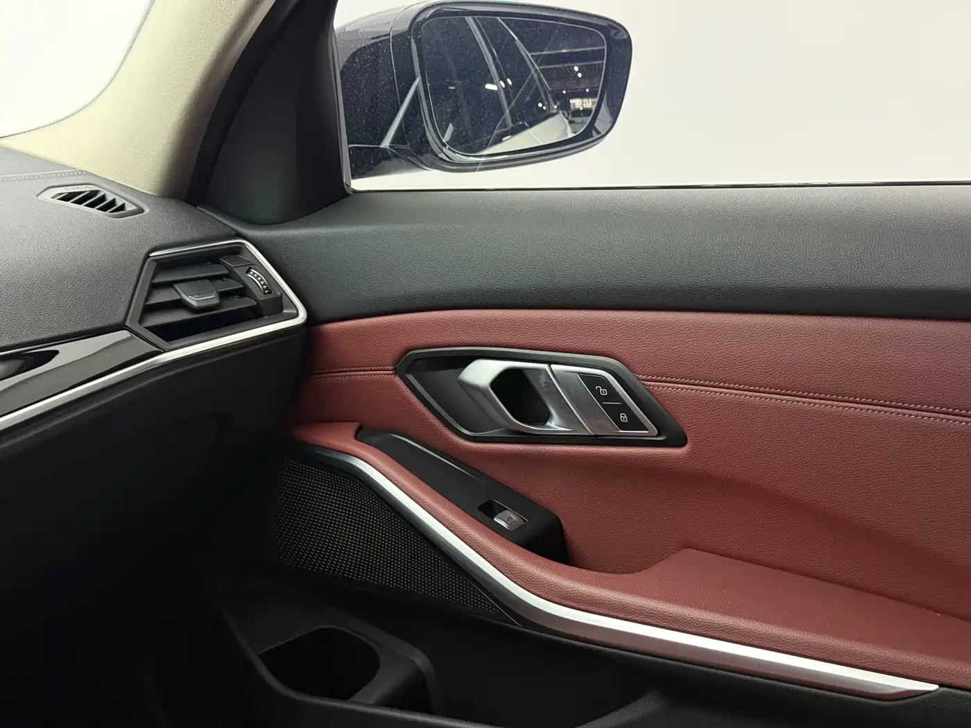 BMW 3 Series 2023 320Li M Sport Package фото 10