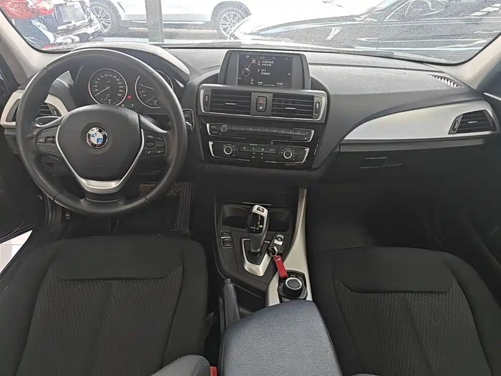 BMW 1 Series (Import) 2016 118i Leading фото 10
