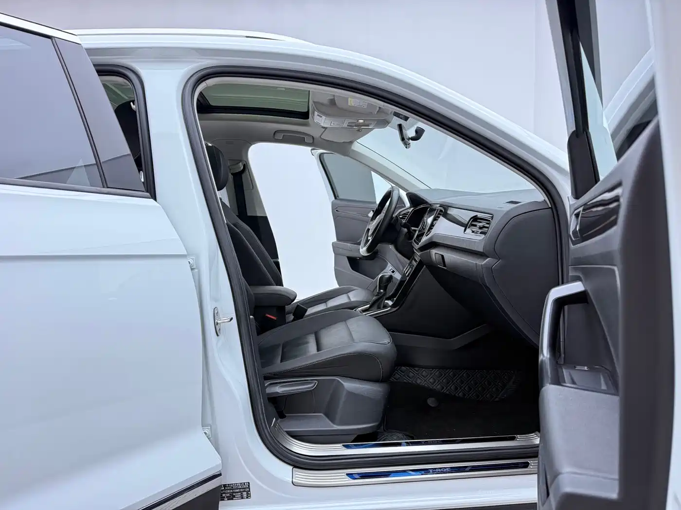 VOLKSWAGEN T ROC EXPLORING SONGS