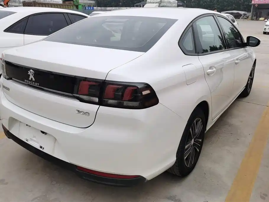 Peugeot 308 2016 1.6L Manual Fashion фото 3