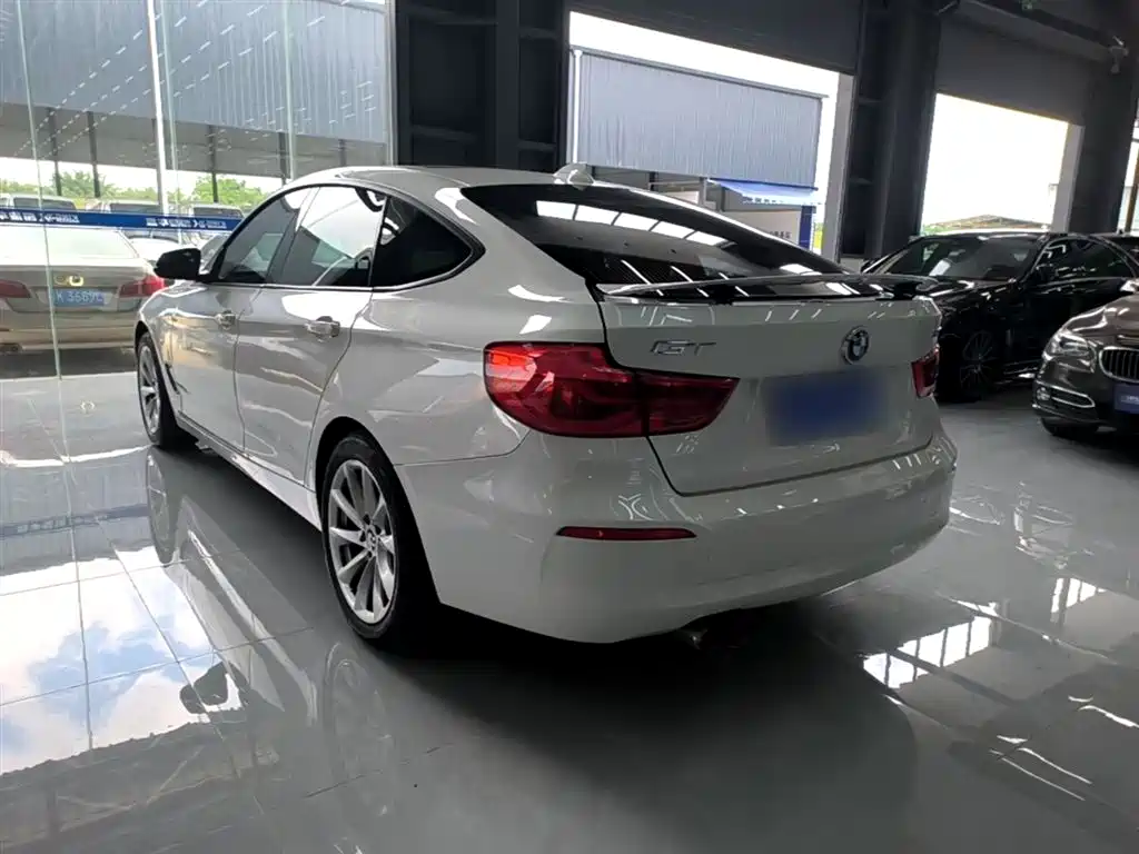 BMW 3 Series GT 2019 320i Fashion Model фото 5