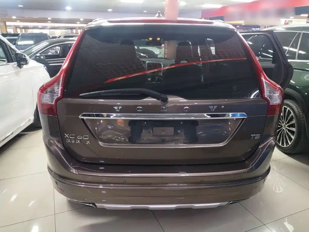 Фото 4 - Volvo XC60