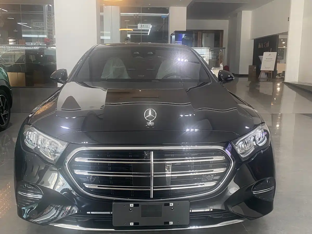 Mercedes-Benz E-Class 2026 E 300 L Luxury фото 2