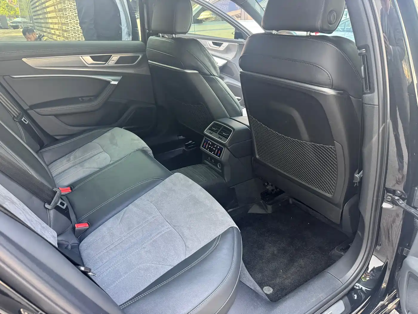 Audi A6L 2024 55 TFSI quattro Exclusive Dynamic фото 8