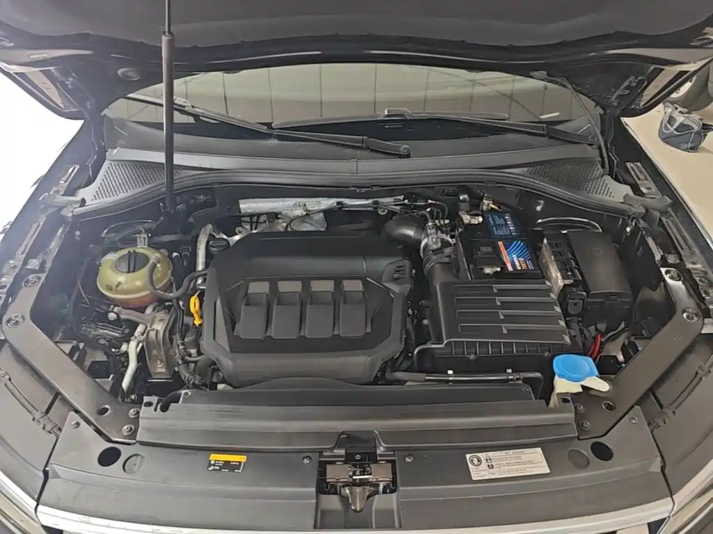 Photo 20 - Volkswagen Tiguan L