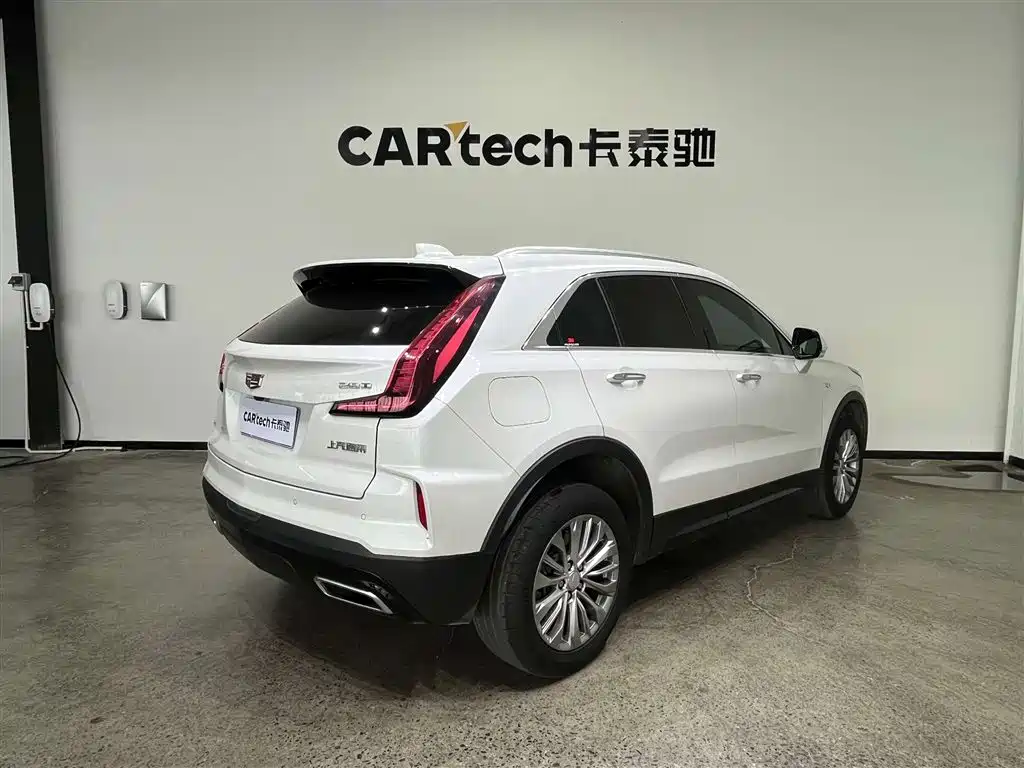 CADILLAC XT4
