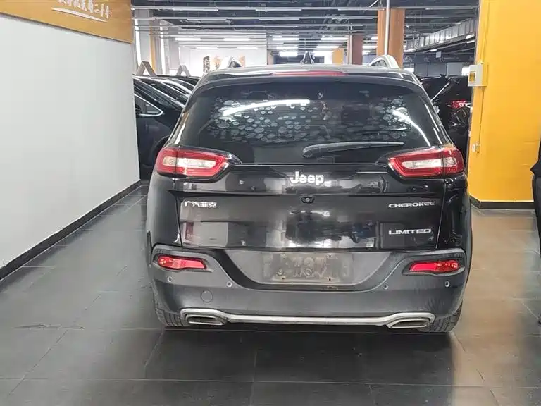 Jeep Cherokee 2018 2017 2.4L Leading Edition