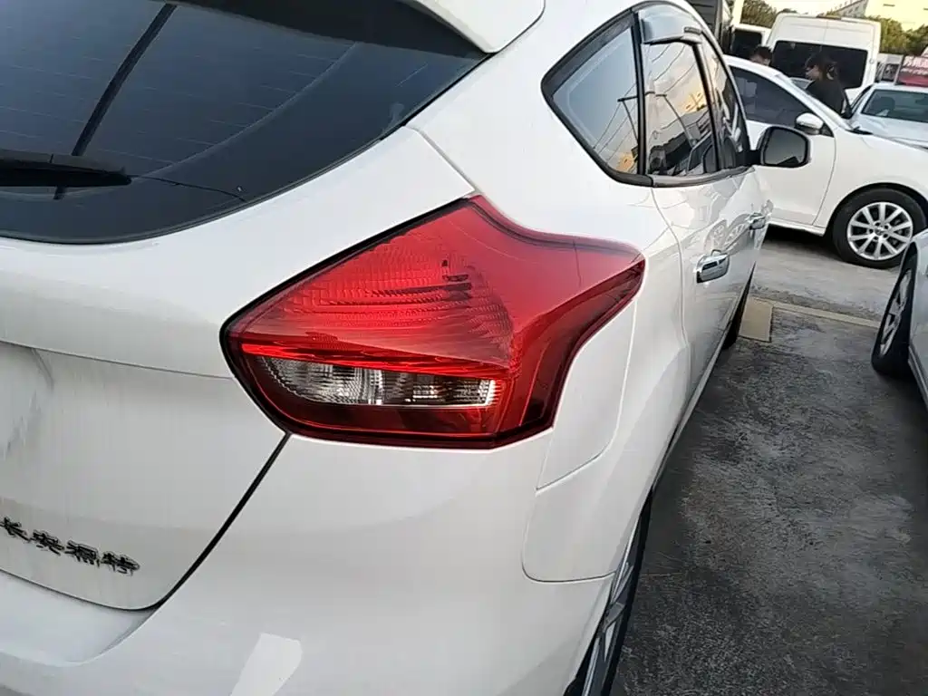Ford Focus 2018 2017 Hatchback 1.6L Auto Fashion Smart Edition