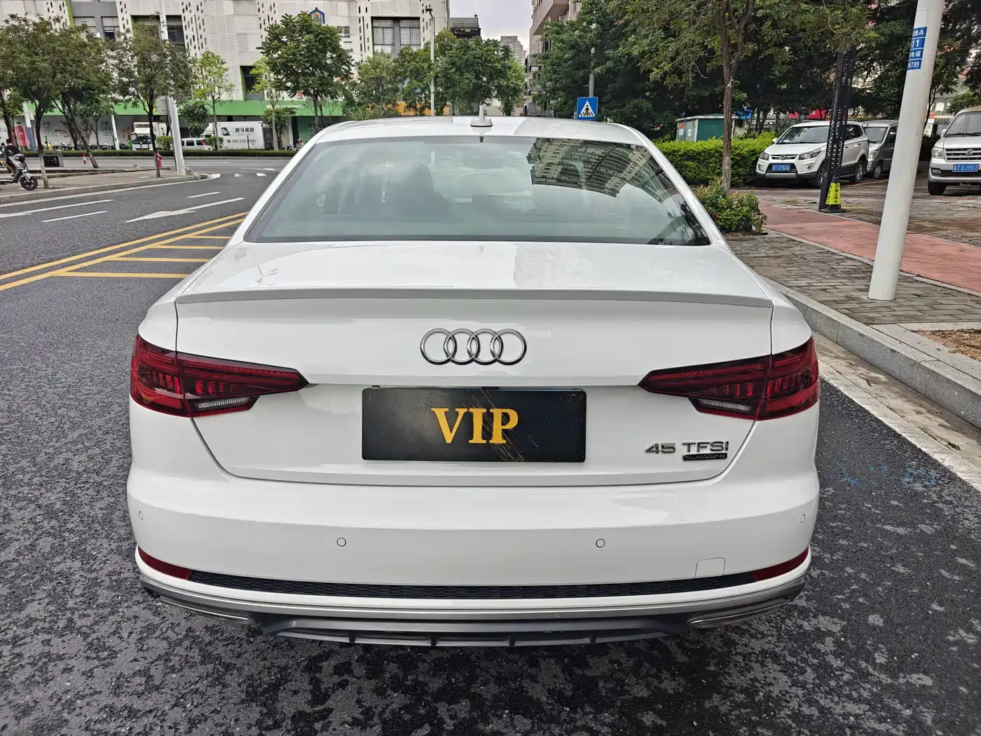 Photo 6 - Audi A4L