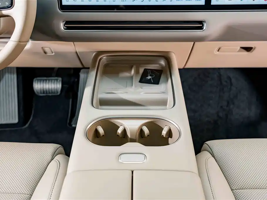 Li Auto i6 2026 2025 2WD Base Model