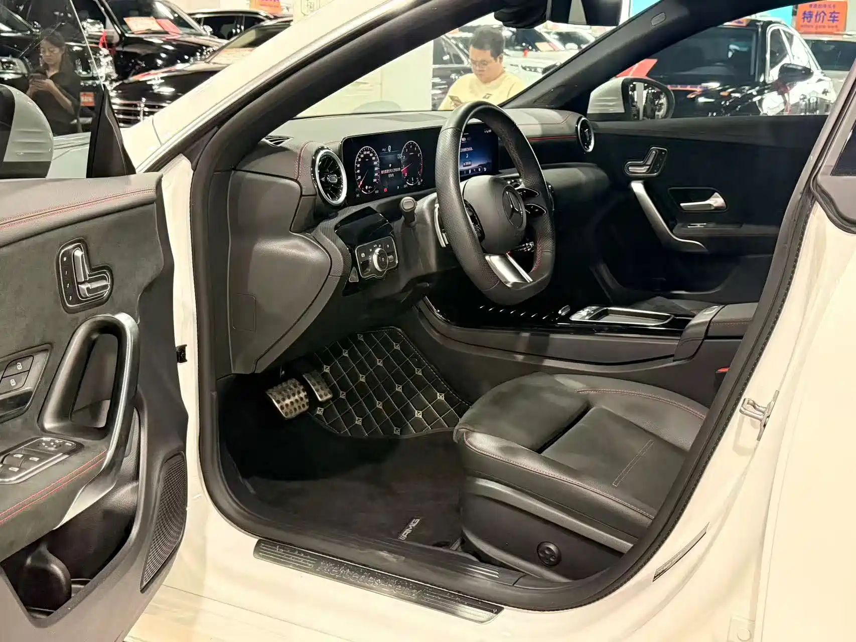 صورة 4 - Mercedes-Benz CLA (Import)