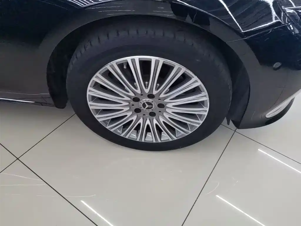 Mercedes-Benz E-Class 2022 Second Facelift E 300 L Luxury фото 14