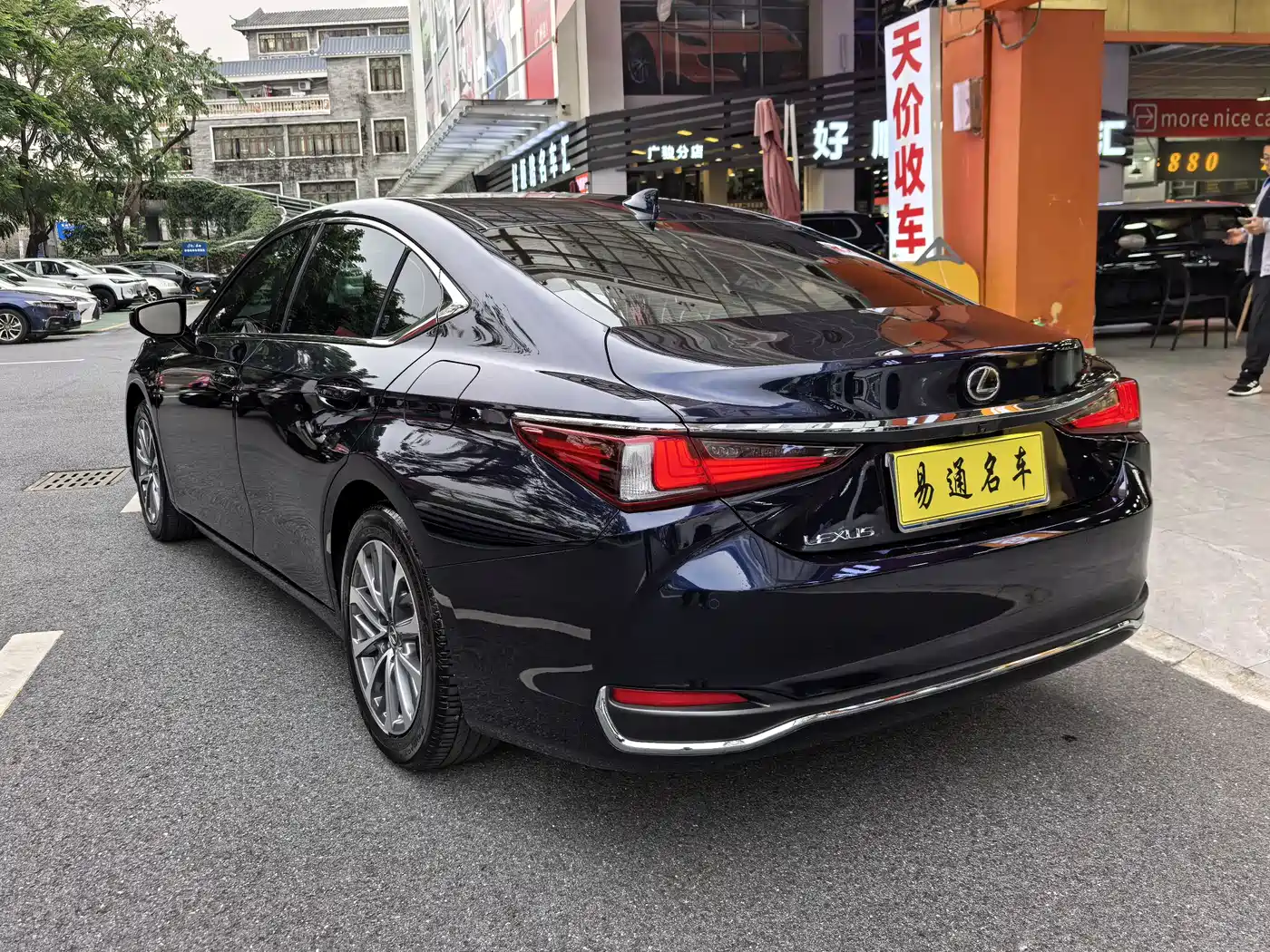 Lexus ES 2023 200 Excellence Edition фото 7