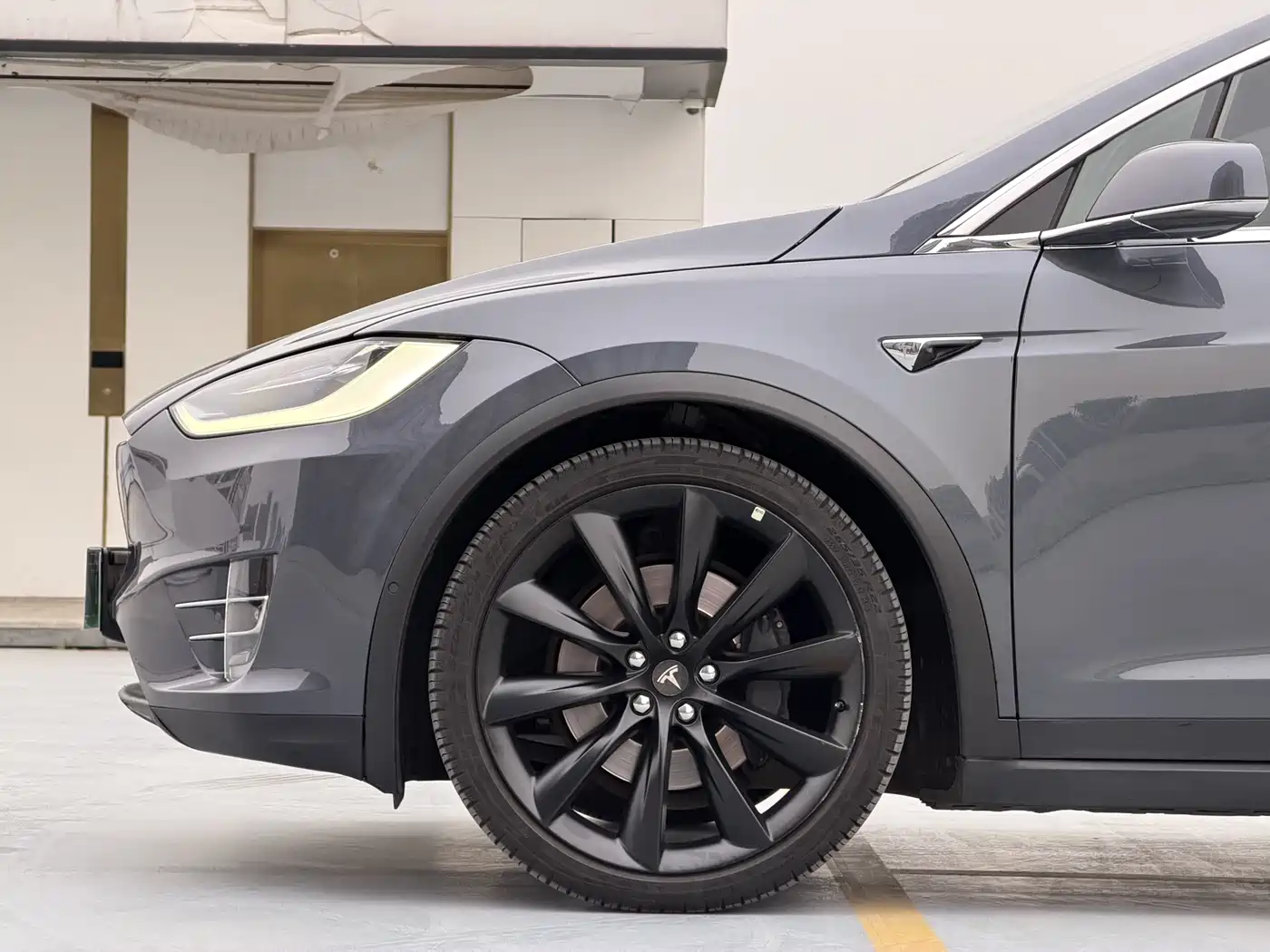 TESLA MODEL X
