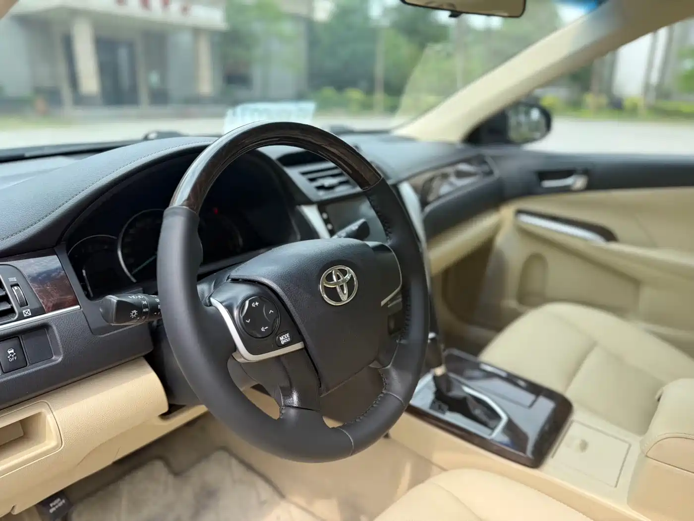 Toyota Camry 2016 2.0G 10th Anniversary Leading Edition фото 6