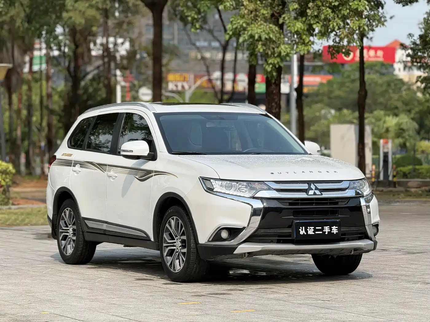MITSUBISHI OUTLANDER