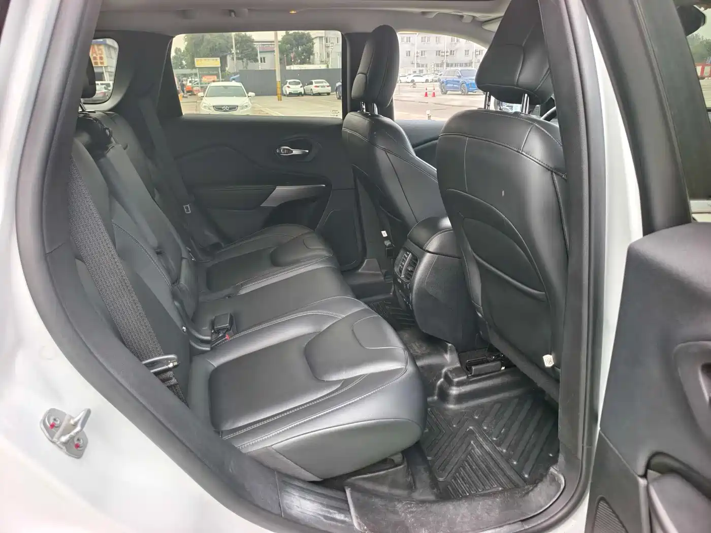 Jeep Cherokee 2020 2019 2.0T 4WD Exploration Edition + Autonomous Driving Package China VI
