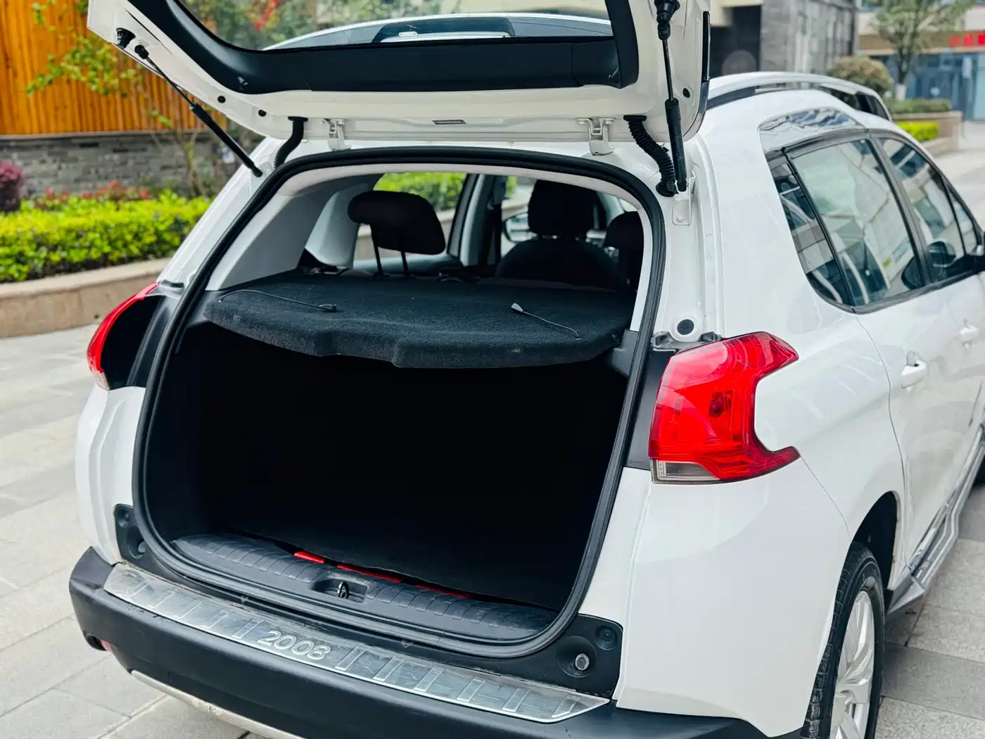 Peugeot 2008 2014 1.6L Automatic Fashion Edition фото 15