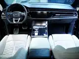 Photo 34 - Audi RS Q8