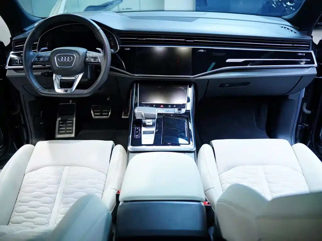 Photo 34 - Audi RS Q8
