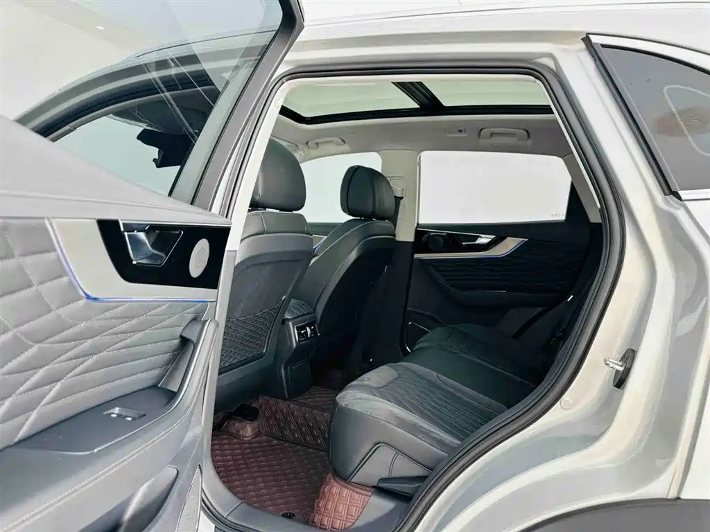 Hongqi HS5 2022 Facelift 2.0T Smart Flag Enjoyment Edition фото 14