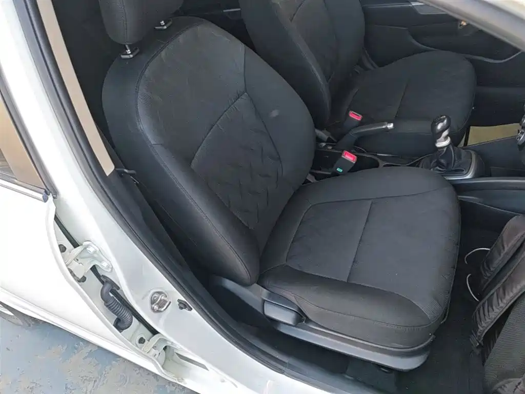Kia K2 2015 Sedan 1.4L MT GLS фото 25