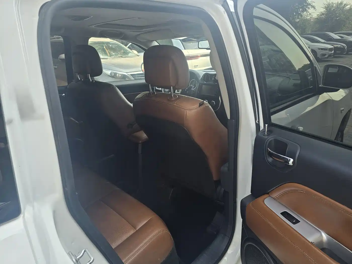 Jeep Compass (Import) 2015 2014 Facelift 2.4L 4WD Luxury Navigation Edition