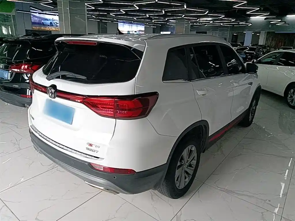 Фото 7 - Changan CS75