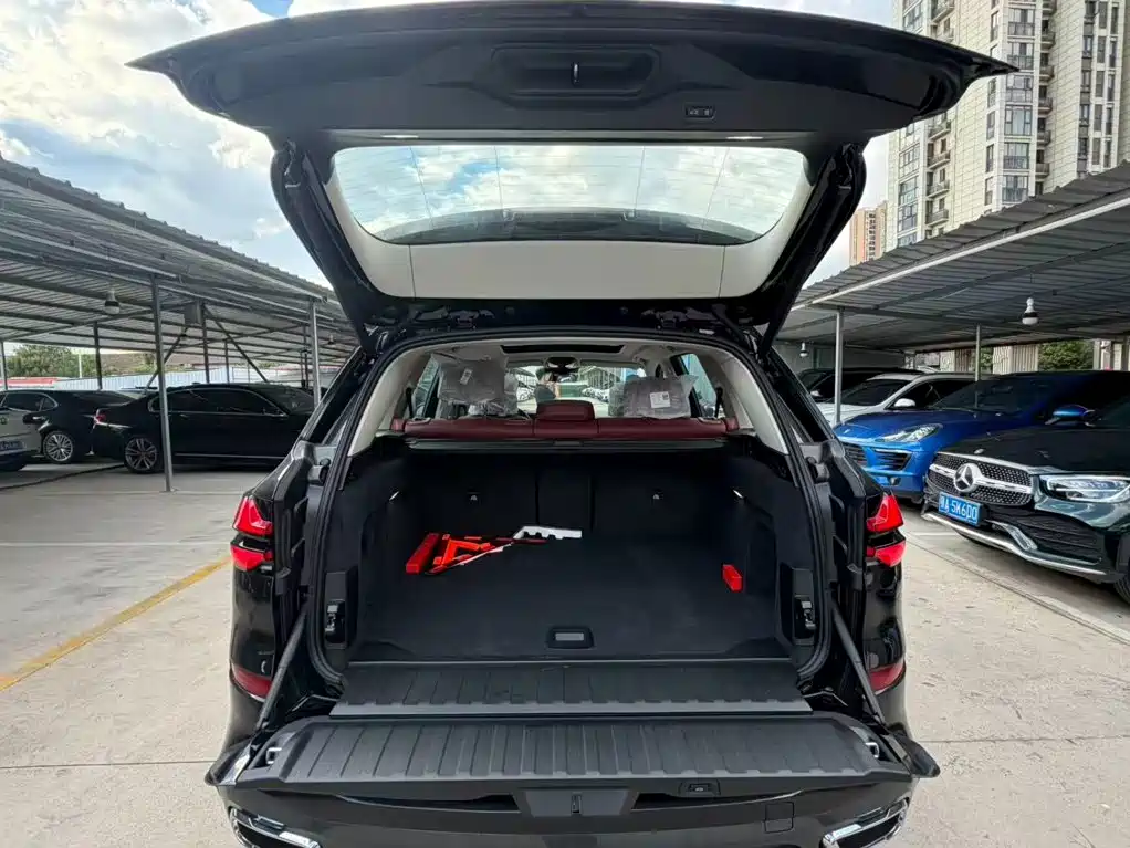 BMW X5 2026 2026 Facelift xDrive 30Li Exclusive M Sport Shadowline Package