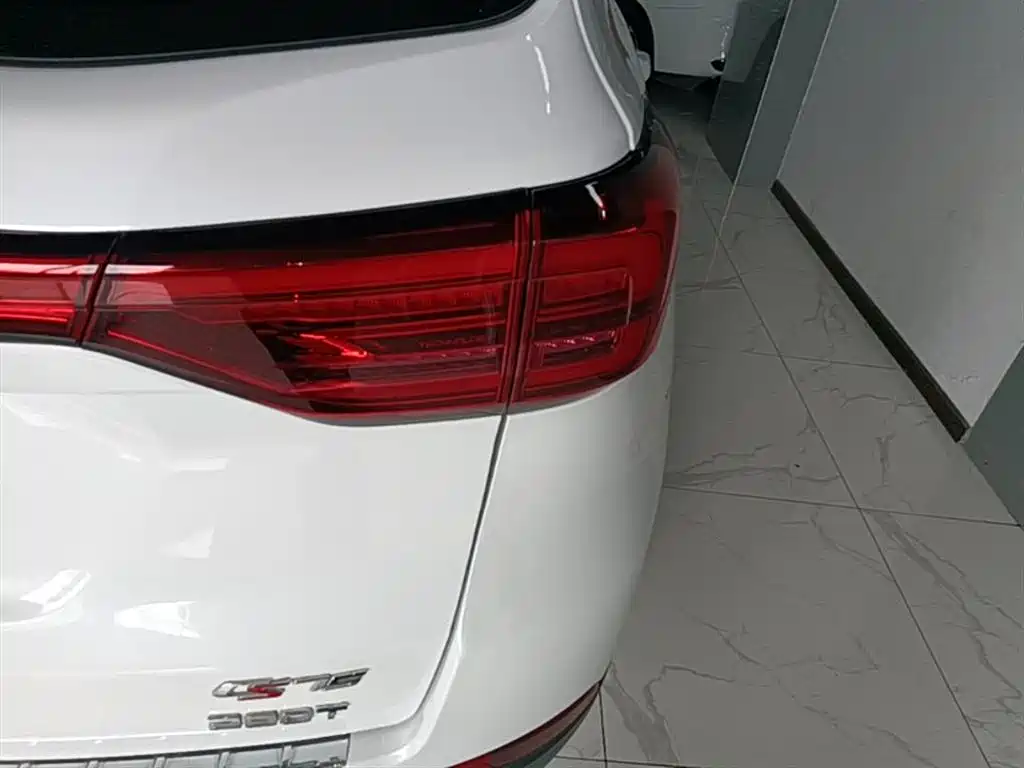 Фото 8 - Changan CS75