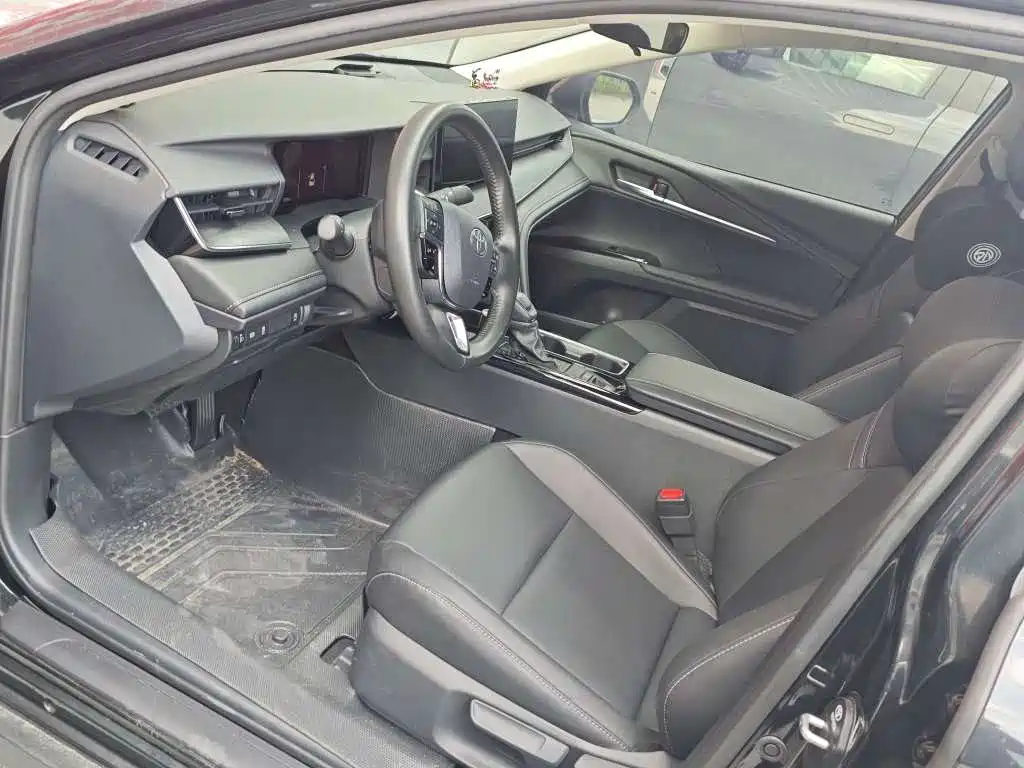 Фото 4 - Toyota Camry