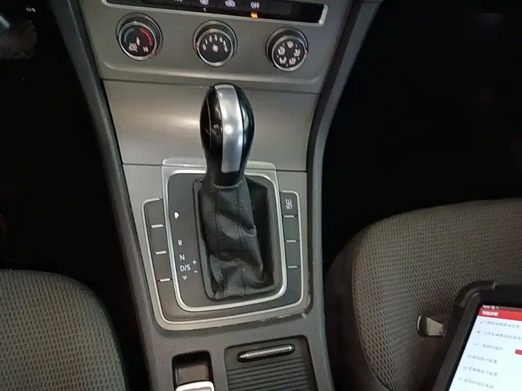 Volkswagen Golf 2015 1.6L Automatic Comfort фото 14