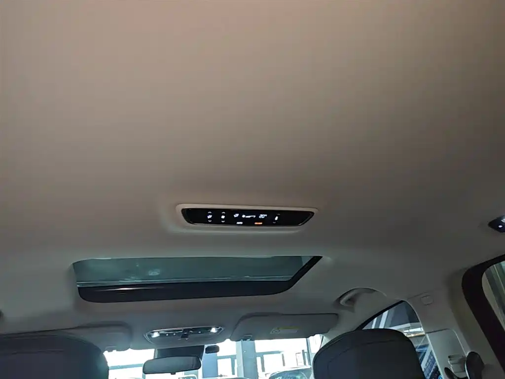 SAIC Maxus Maxus G90 2022 2.0T Galaxy 7-Seater Edition фото 18