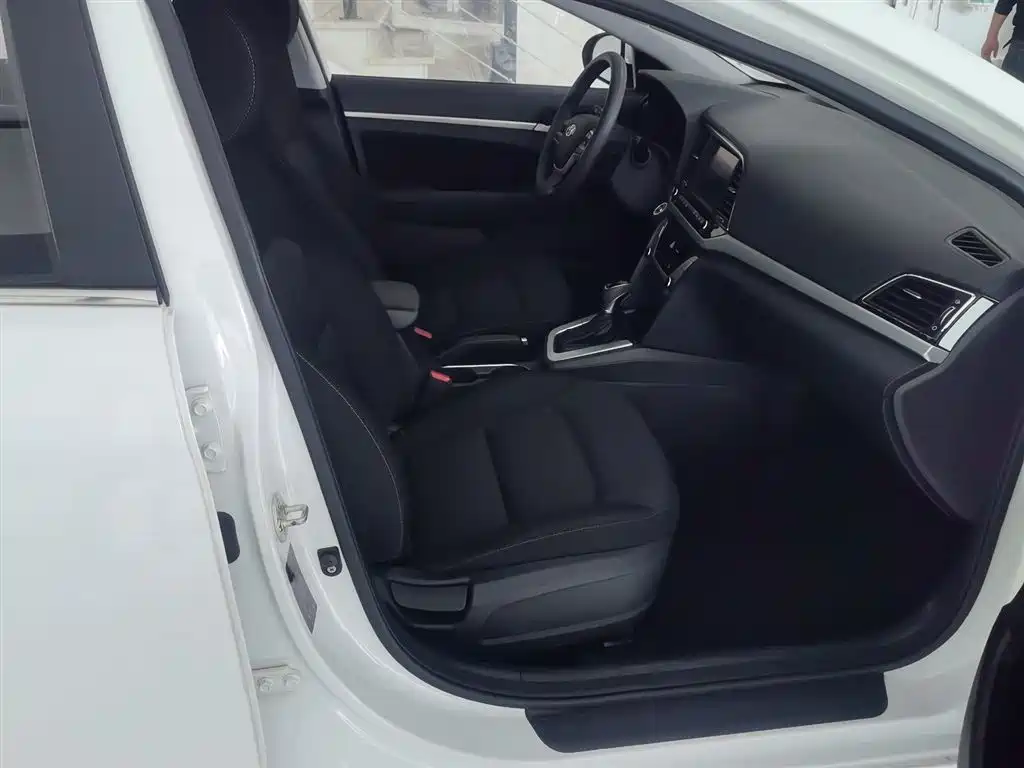 Hyundai Elantra 2016 Model 1.6L Automatic Smart Elite фото 25