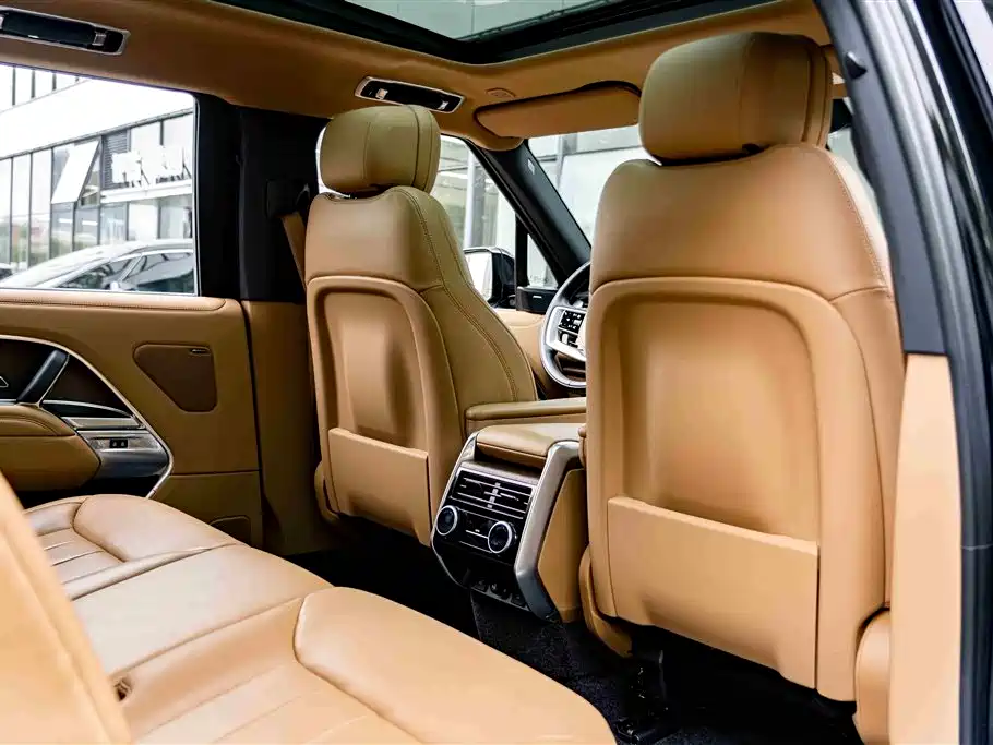 Land Rover Range Rover 2024 3.0 L6 400PS Golden Age Extended 7-Seater фото 23