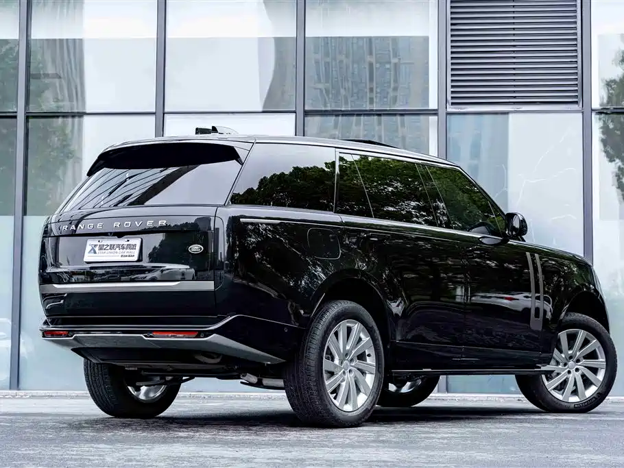 Land Rover Range Rover 2024 3.0 L6 400PS Golden Age Extended 7-Seater фото 7