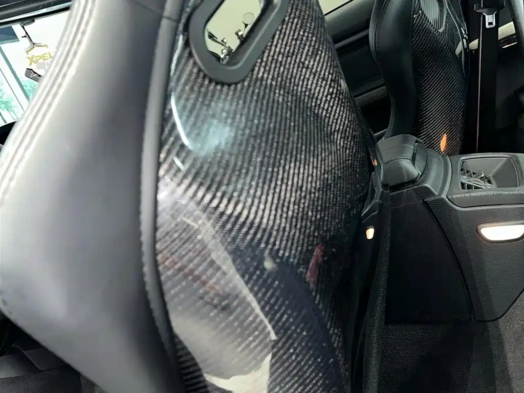 BMW M3 2011 M3 Carbon Fiber Limited Edition фото 9