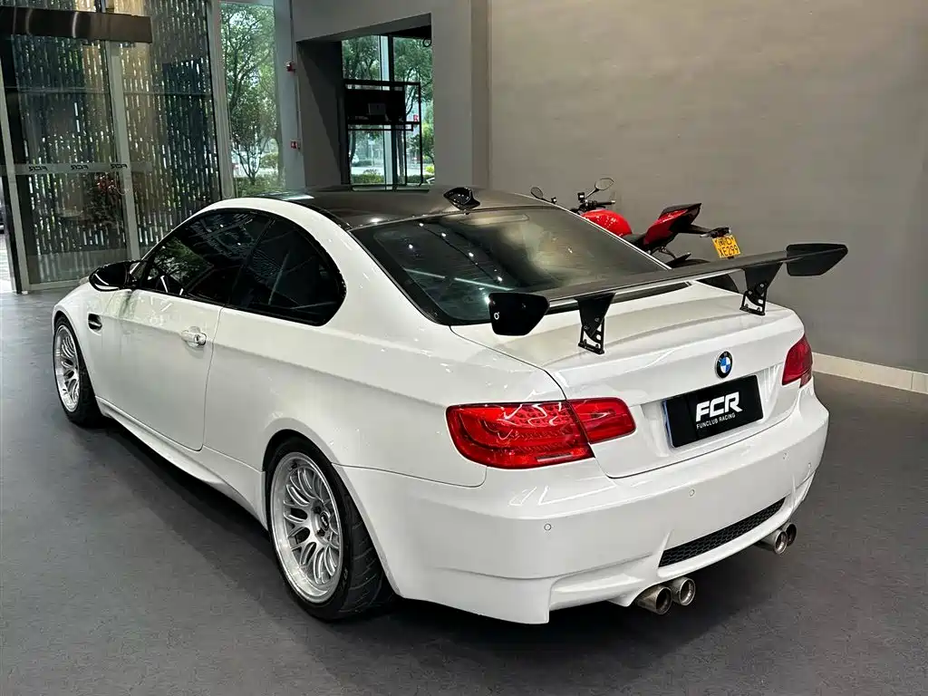 BMW M3 2011 M3 Carbon Fiber Limited Edition фото 6