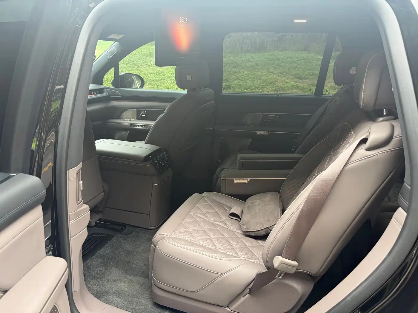 NIO ES8 2026 2025 Model 6-Seat Executive Luxury Edition