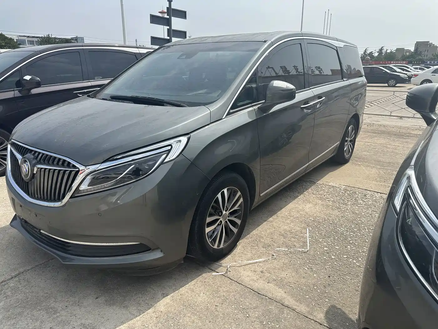 Фото 1 - Buick GL8