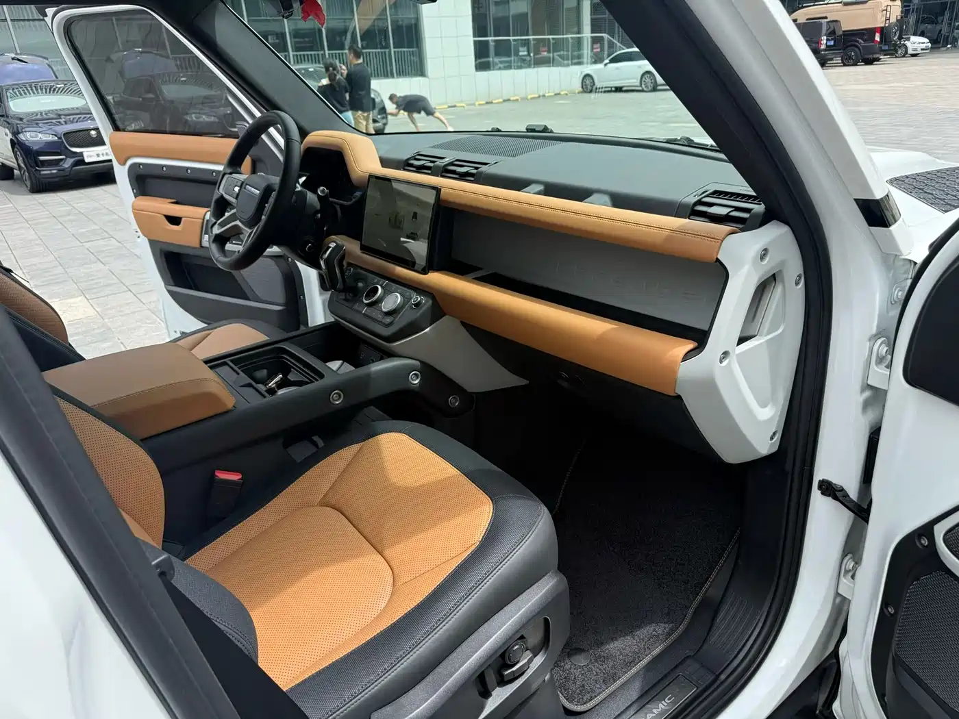 Land Rover Defender 2024 110 3.0T P400 X-DYNAMIC HSE фото 6